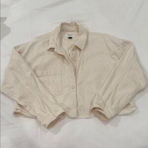 American Eagle Cream Cropped Button-Up Shirt/light shaket